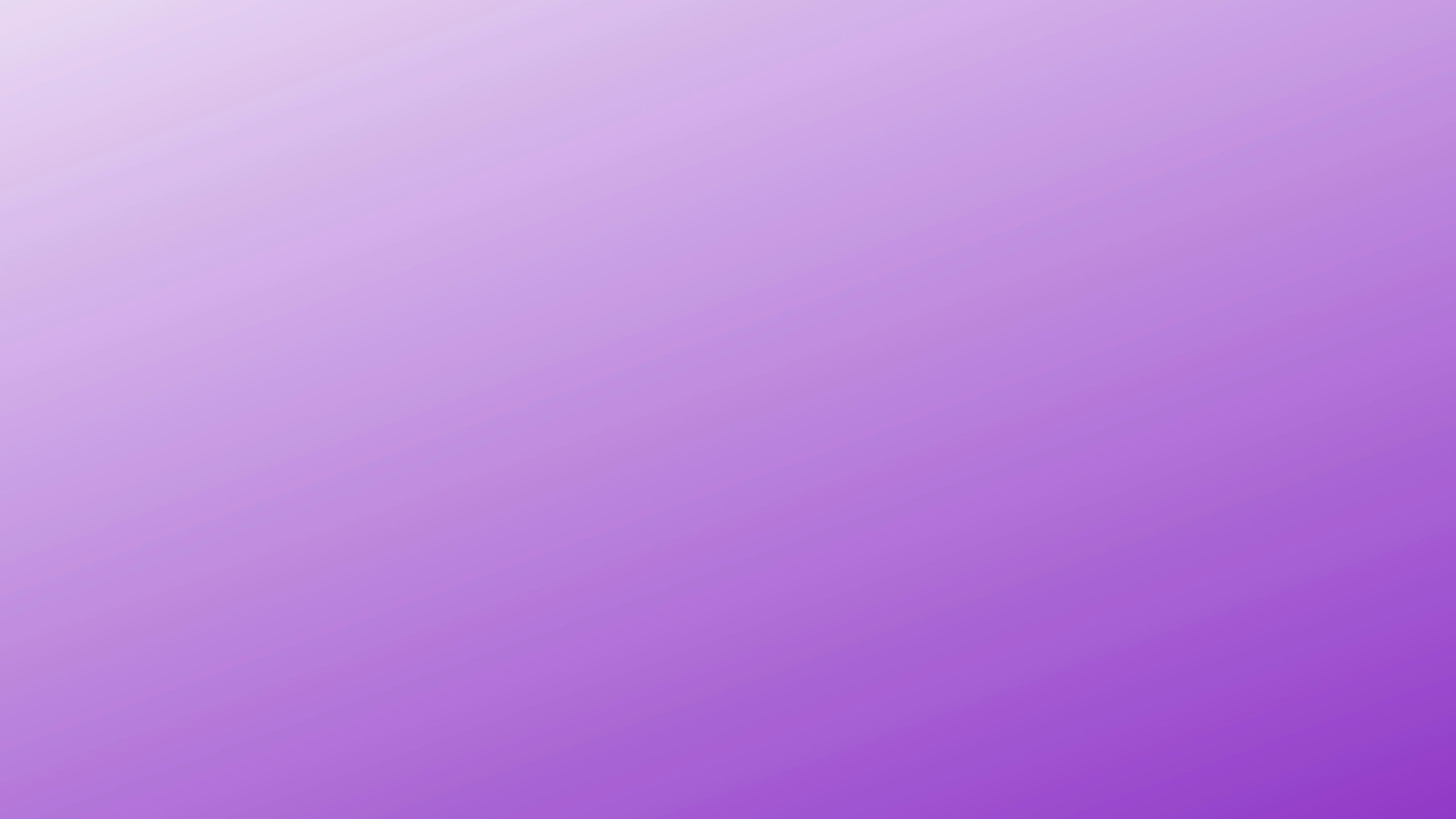 Le violet fait sa rentrée à la cour, et personne ne lui dit non