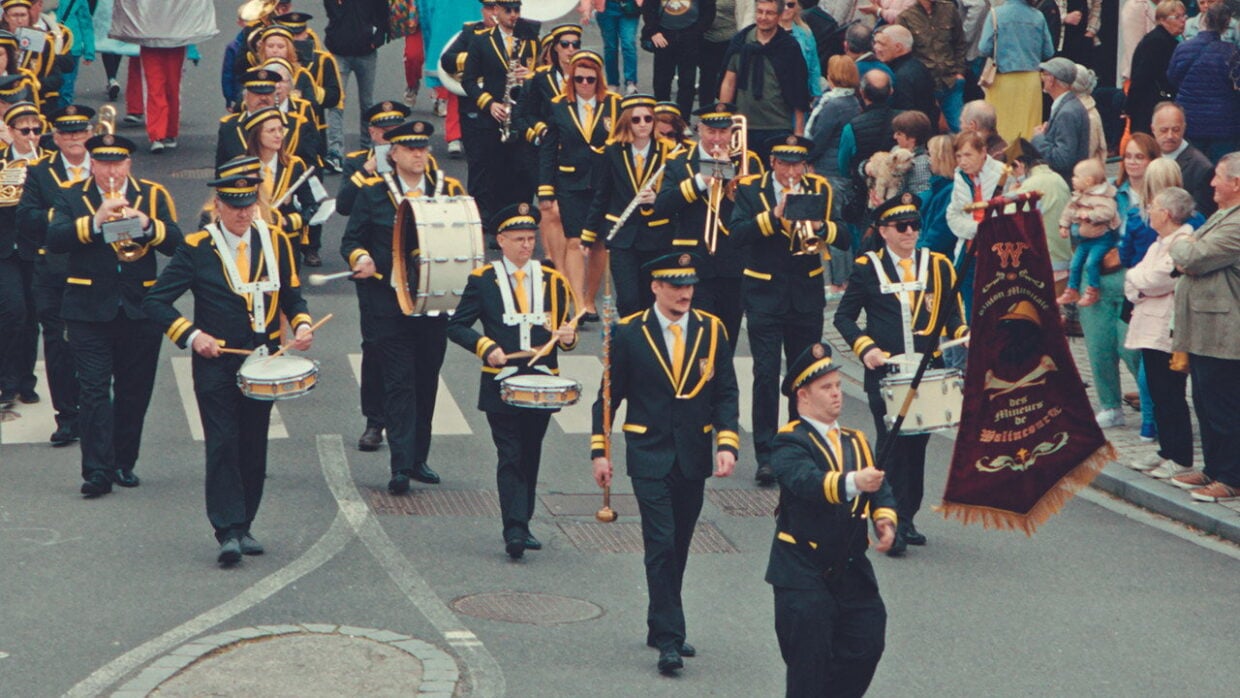 The Marching Band : la fanfare française qui fait danser le mélo et la fraternité