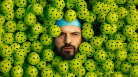 The Dink : la comédie de Jake Johnson qui fait le plein sur Apple TV