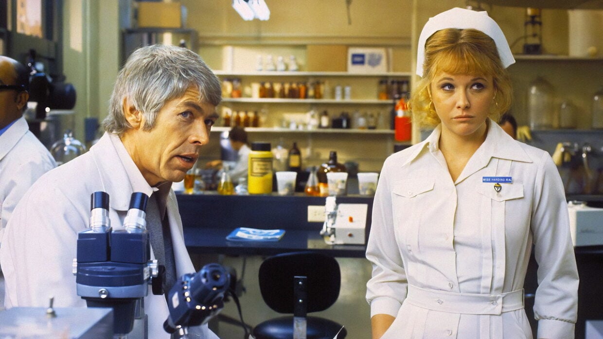 James Coburn dans The Carey Treatment : l’adaptation oubliée de Michael Crichton qui a failli dérailler