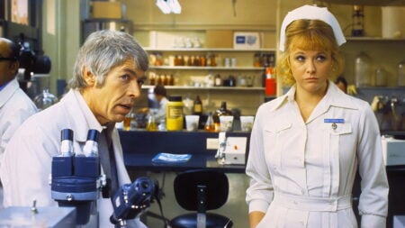James Coburn dans The Carey Treatment : l’adaptation oubliée de Michael Crichton qui a failli dérailler