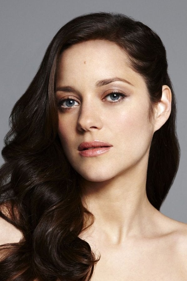 Marion Cotillard à Venise défend le cinéma à microbudget et tacle la dictature du profit