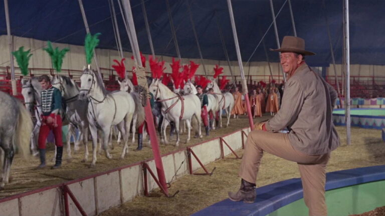 John Wayne et Rita Hayworth dans Circus World : le cirque, les ruines et le grand écran