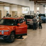Illustration éditoriale — Rivian : les livraisons bondissent de 45 %, le R2 reste à chiffrer